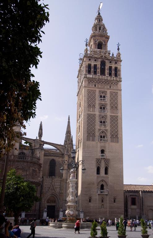 Alemanes Gradas Luxury Seville